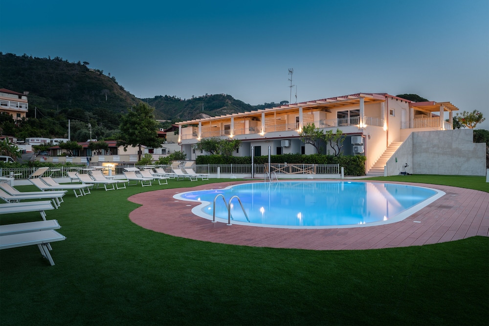 New Paradise Hotel-residence - Parghelia