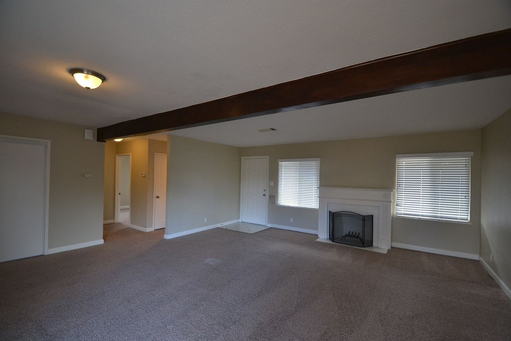 .Your Beautiful Place To Call Home No Credit Check*** Comfortable 3 Bed, 2 Bath Home. - Fairfield, CA