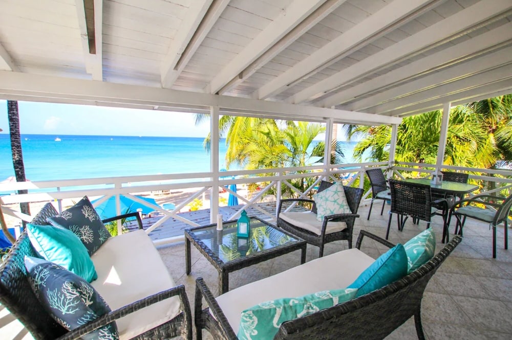 Relaxed Beachfront Apt - Bora Bora Lower - Barbade
