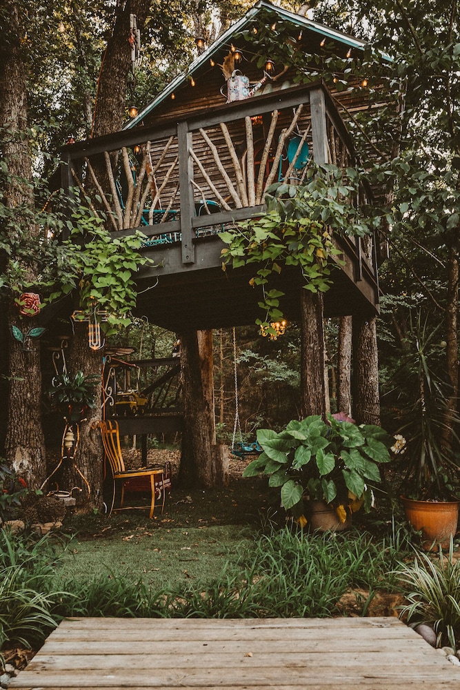 The Treehouse, With A Deck For Grilling And Relaxation. - 德克薩斯