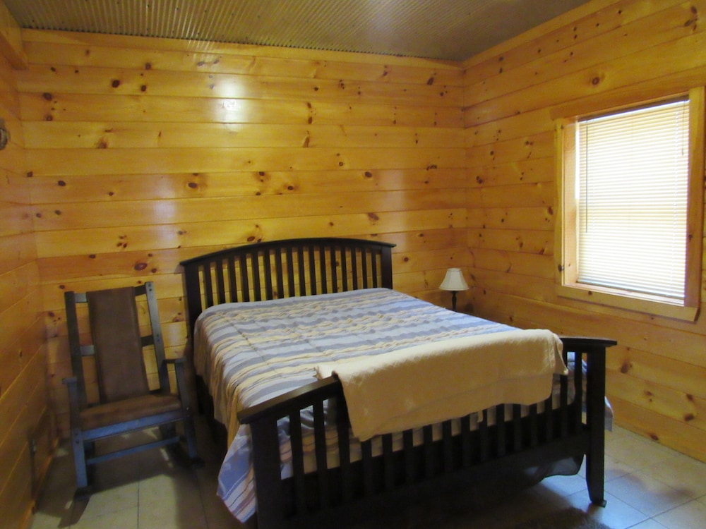 Holler Cabin 4 Bedroom - Hocking County, OH