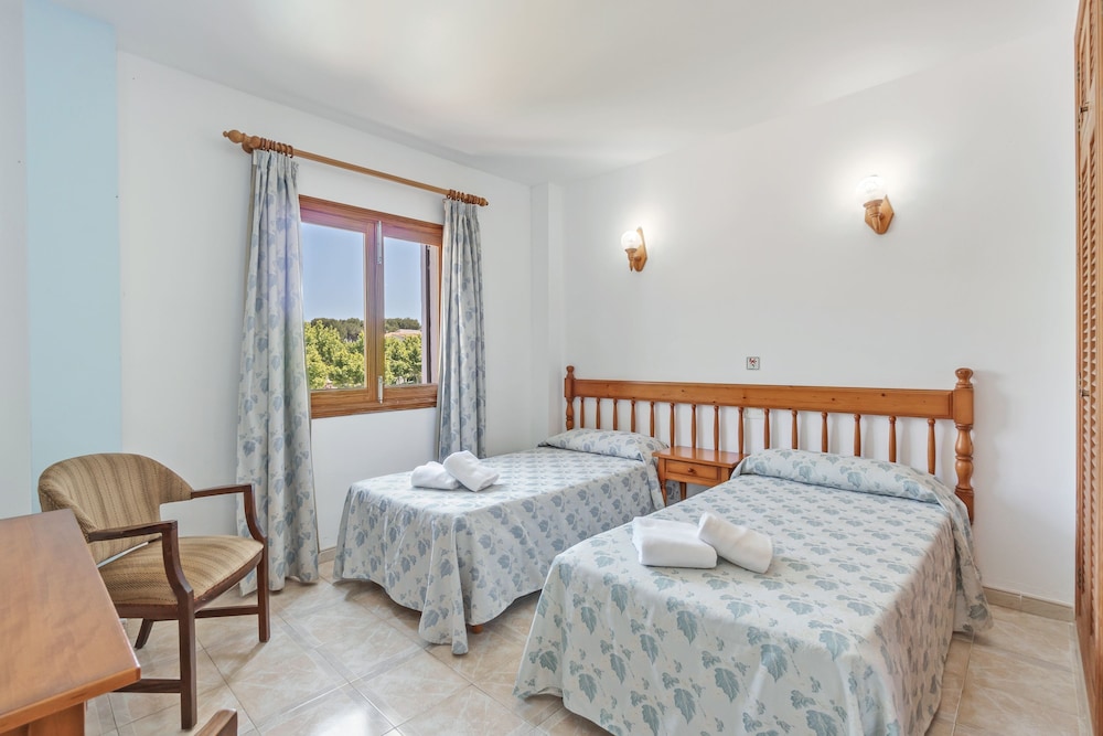 Fantastic Holiday Apartment La Cabanya 3b, Shared Pool, Terrace & Wi-fi - Balearic Islands