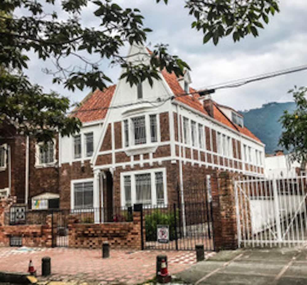 Alquiler De Habitaciones En Casa De éPoca. Cerca De La Mayoría De Las Principales Universidades Y Sitios Turísticos. - Bogotá