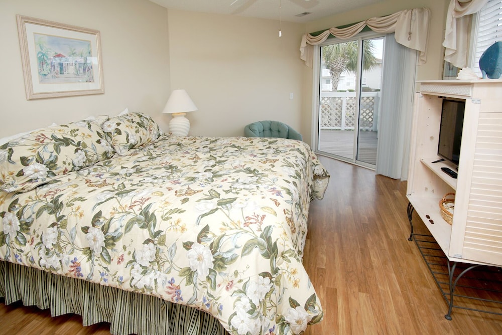 Homey Condo W/private Deck In Quiet Resort W/fabulous Pool & Jacuzzi - One Block From The Beach - Cherry Grove Beach, SC