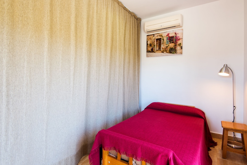 Air-conditioned Apartment In The Mountains With Terrace, Mountain Views; Free Wi-fi - Comares