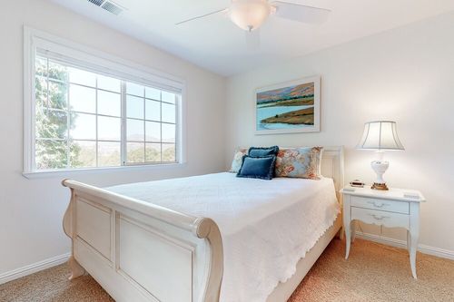 Vacation rentals & Airbnbs in Geyserville, CA cozycozy