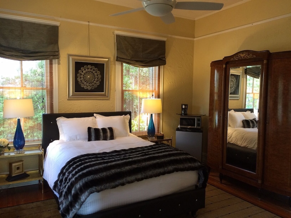 Private Suite In Historic Home - Pensacola, FL