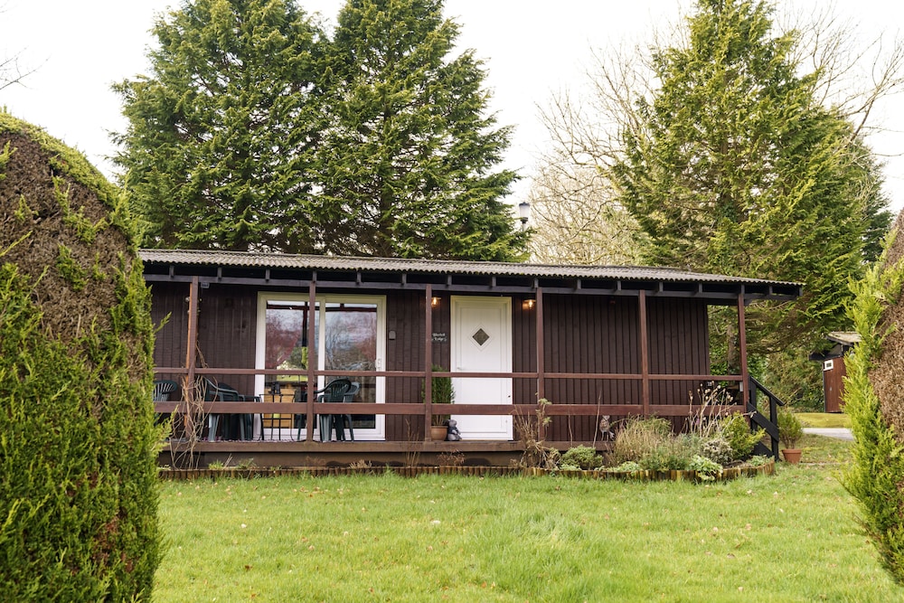 Honeysuckle Lodge set in a Beautiful 24 acre Woodland Holiday Park - Carmarthenshire