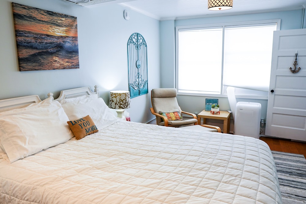Enjoy Sunsets At Fully Equipped 1br Beach House Unit At The Beach - Grand Haven, MI