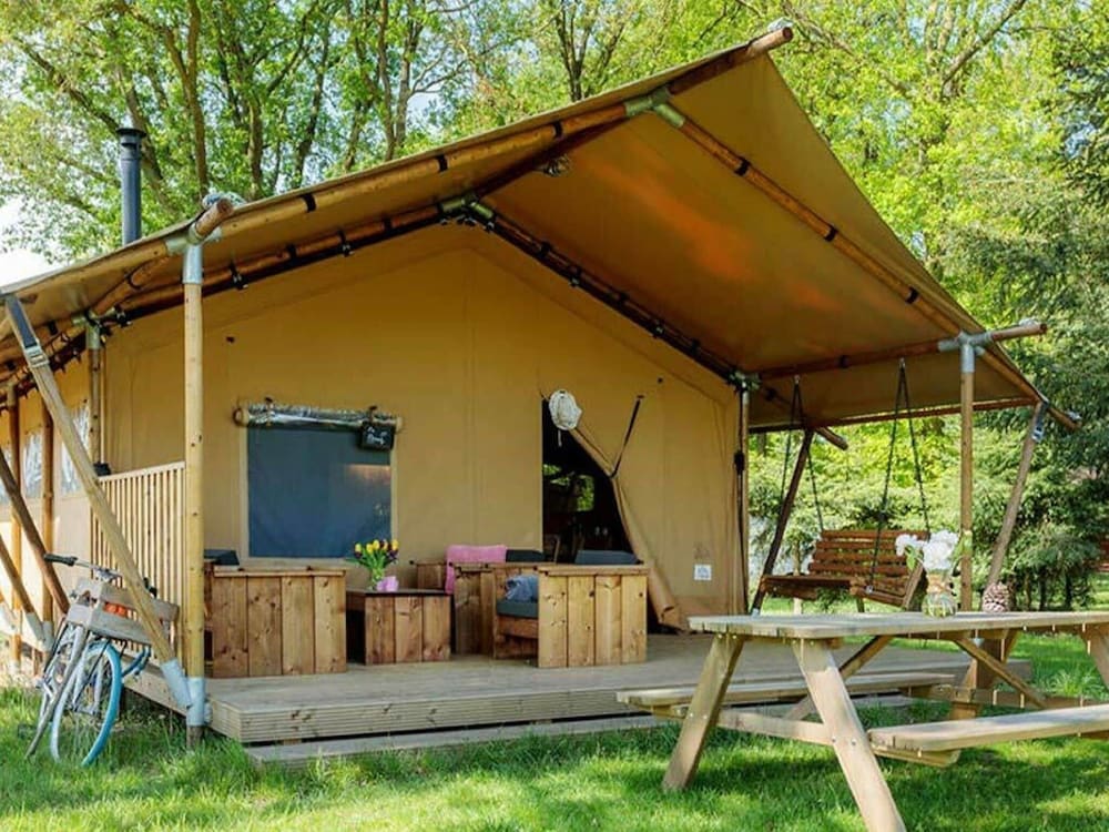 Tent Lodge With Sanitary Facilities At The Bedafse Bergen - Campsite - Noord-Brabant