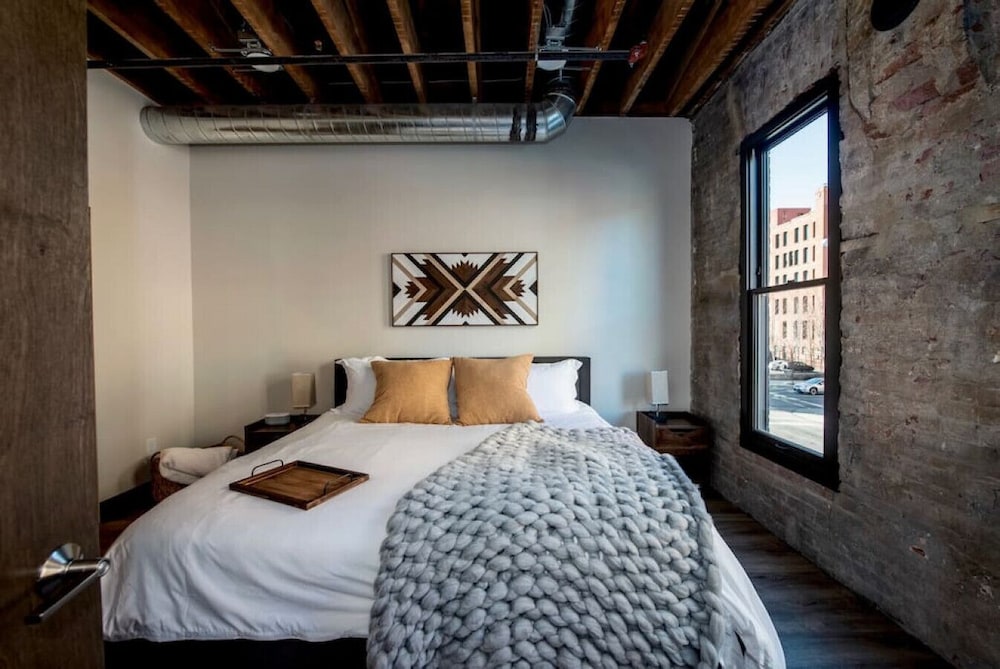 Sanitized Downtown Loft W King Bed & Self Check In - スポーカン, WA