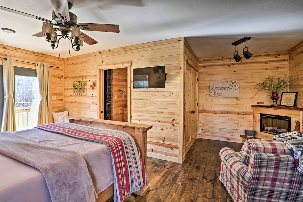 Serene Cabins with Decks and 8 Acres on Kiamichi River - Oklahoma