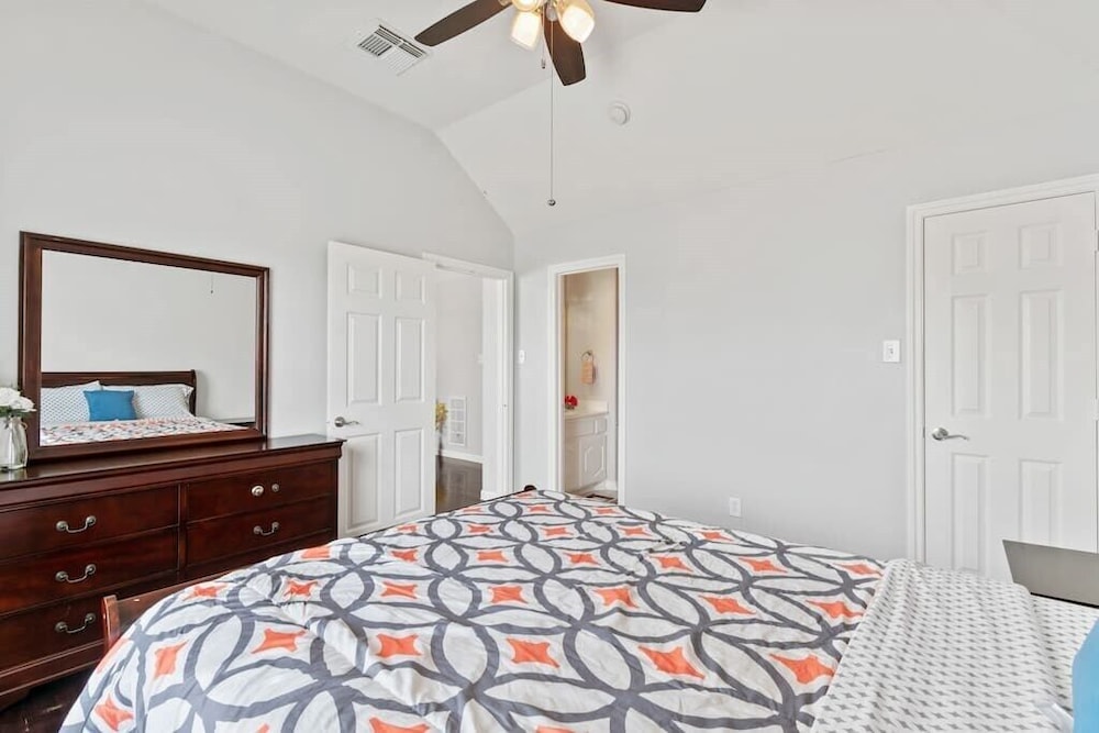 Beautiful Home, Spacious Office & Xbox Game Room. - Spring, TX