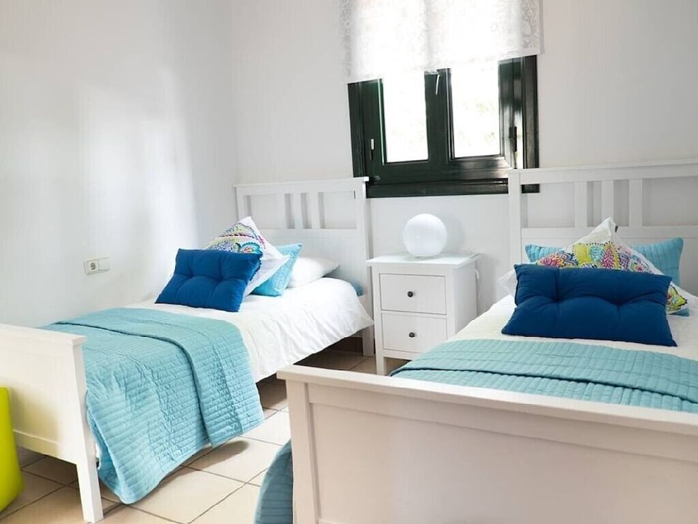 Villa Nicolivos | 4 Bedroom Villa | Rural Location With Mountain Views | Perfect For Families - Lanzarote