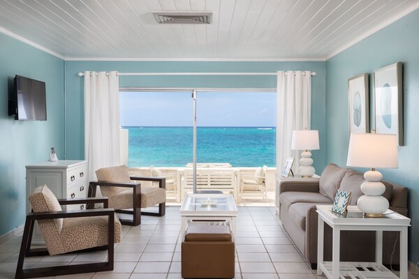 Sea View Beach House - Nassau
