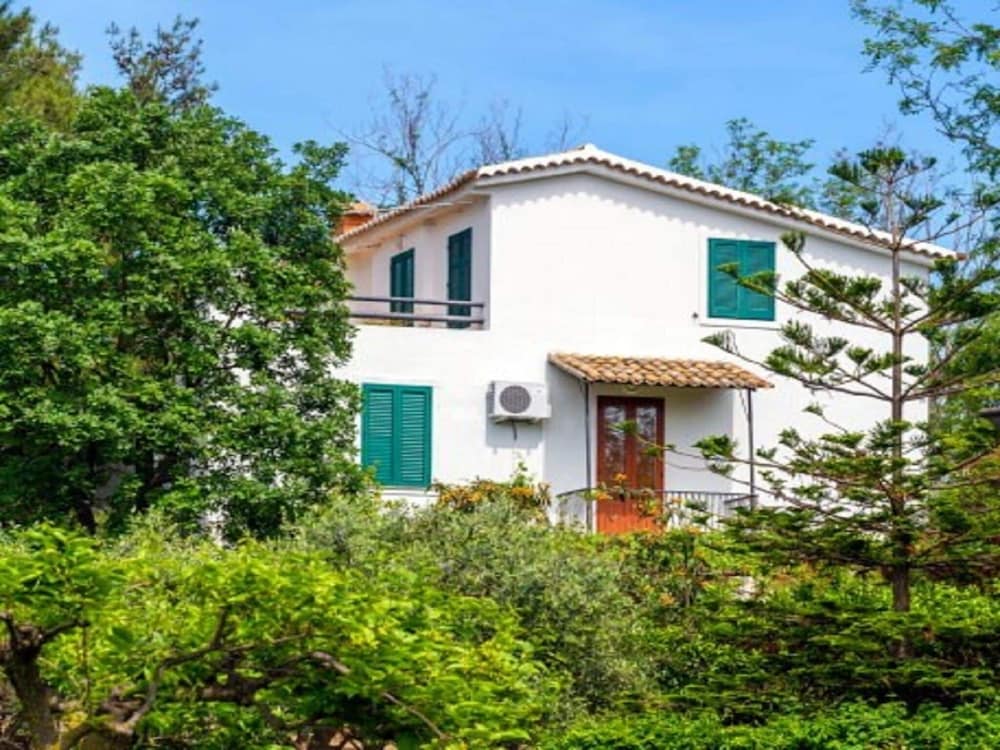 Enticing Villa In Ricadi With Shared Swimming Pool - Calabria