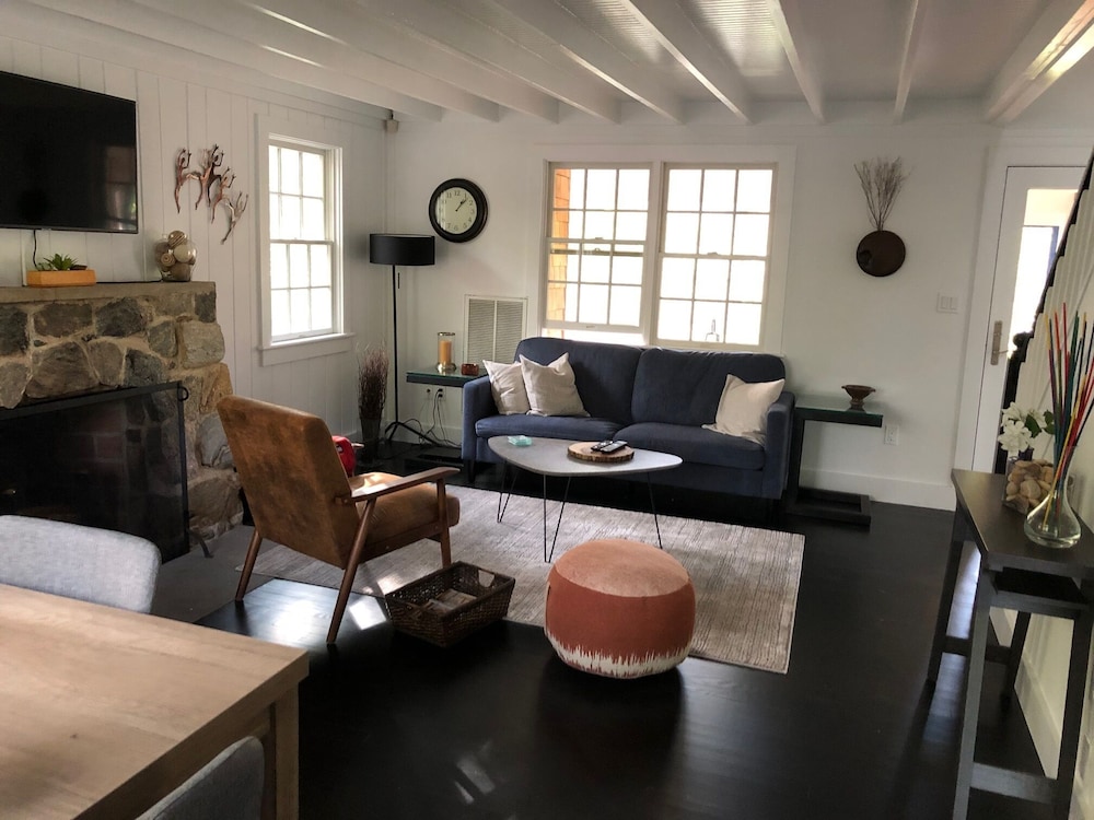 Newly Renovated 3 Bedroom Cottage By Best Bay Beach - The Hamptons, NY