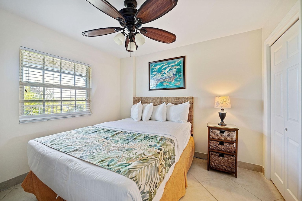 Airy Top Floor Suite With Ocean Views In Ocean Pointe Near Snorkel / Dive Shops - Key Largo, FL
