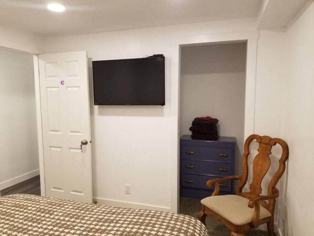 Lrg Pet Friendly Queen Bed W/private Tv & Waffles - ユタ州
