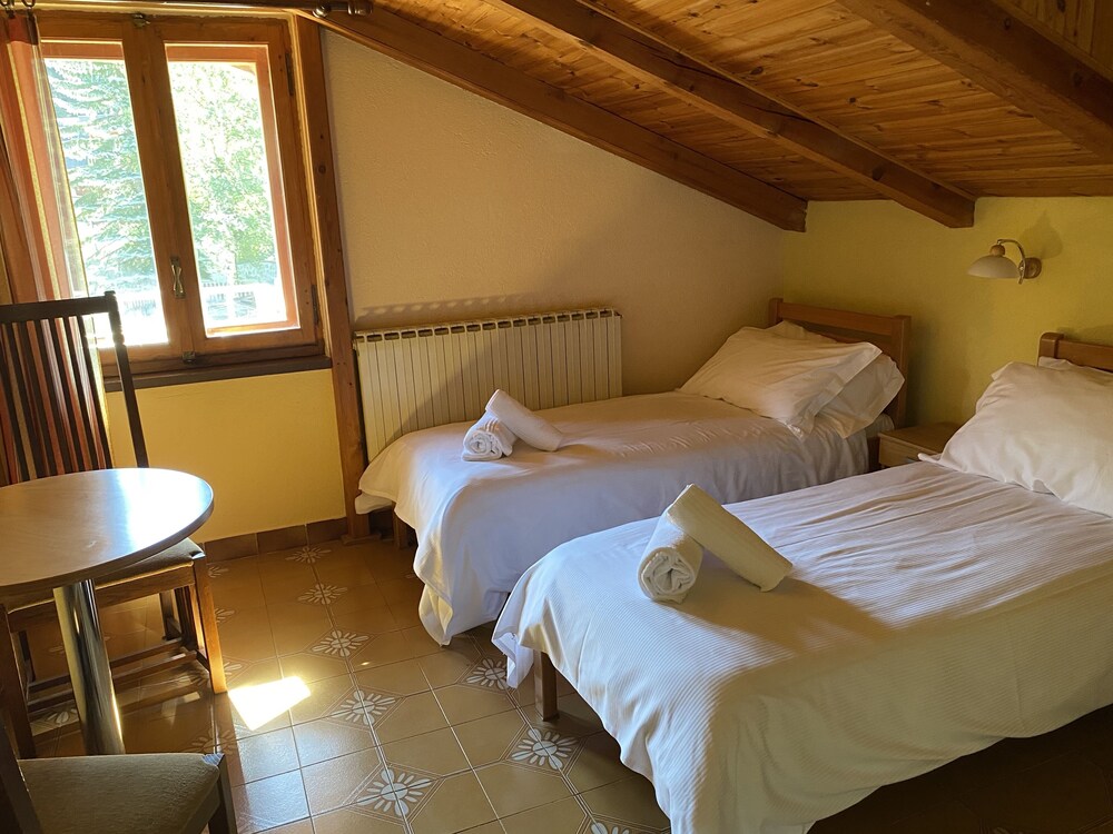Private Spacious  Chalet Set At The Foot Of The Mountain Trails In Sauze D'oulx - Piedmont