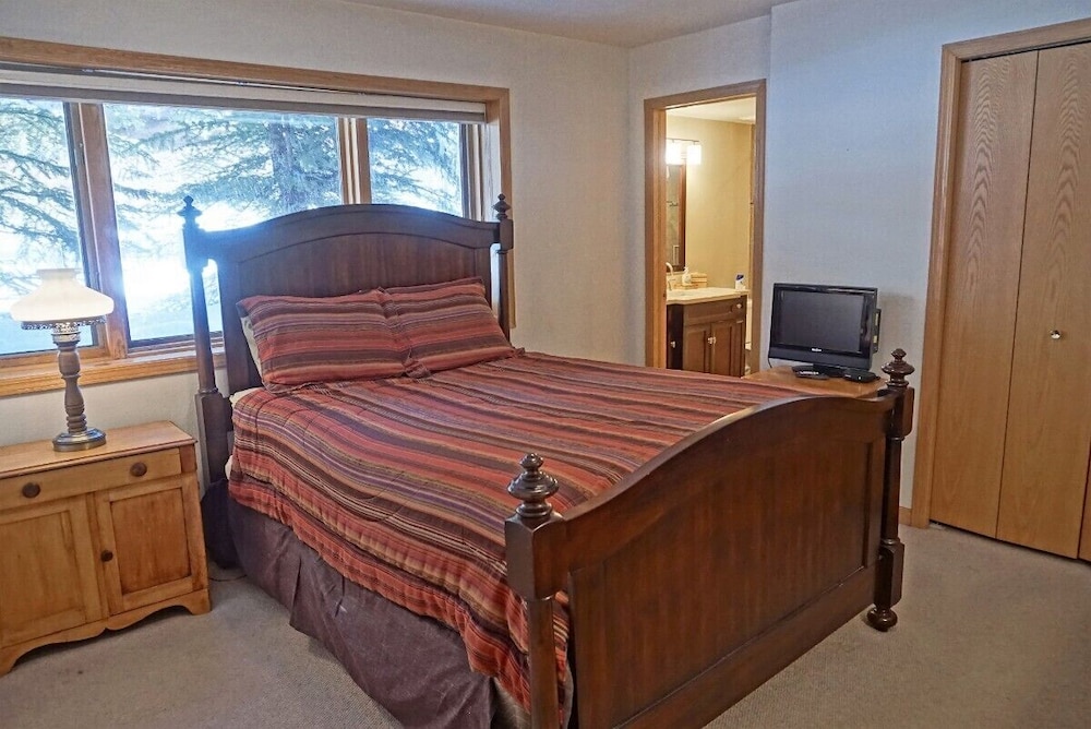 Private Hot Tub, Pet Friendly, Panoramic Mountain Views - Vail, CO