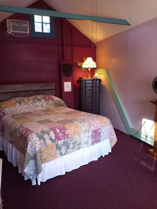 Private Cottage Located In Historic District Of Hermann Missouri. Park Your Car And Walk To Shops, Wineries, Distilleries, Breweries, Tasting Rooms, Restaurants And More! - Missouri