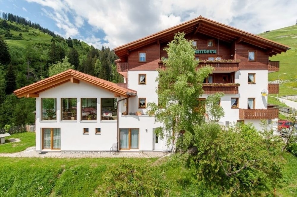Hotel Cuntera - Alpen
