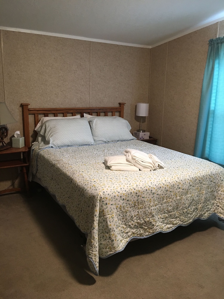 2 Bedroom 2 Bath Mobile Home In Quiet Country Setting 25 Minutes From Beach! - 北卡羅來納