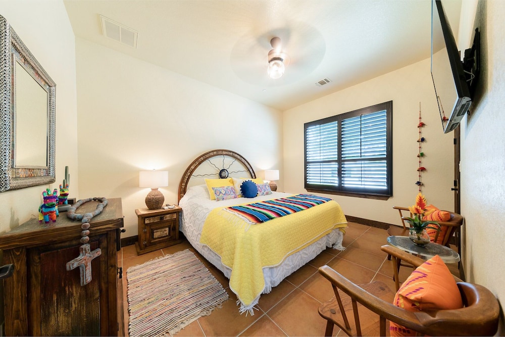 Colorful Casita With River Access In The Heart Of The Gruene Historic District - New Braunfels, TX