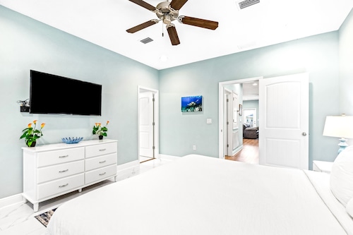 Dog-friendly Townhome With Shared Pool And Wifi - Near Shops And Dining - Destin, FL