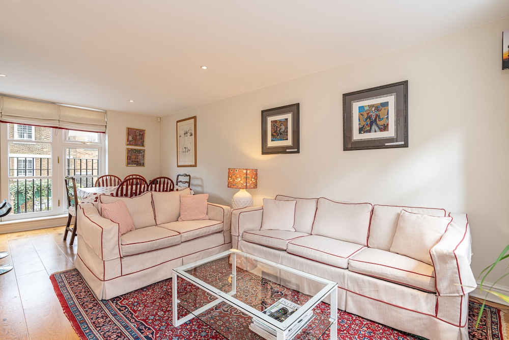 Charm 2br Home With Terrace, Moments From  Station - Chelsea