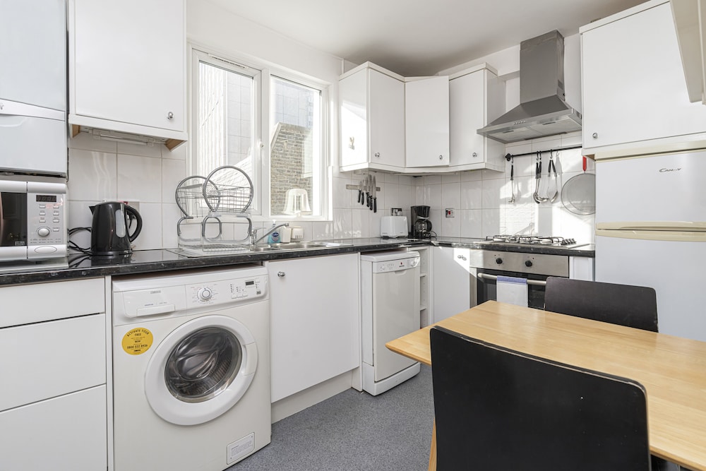 Adorable 1 Bed Flat In West Brompton, Sleeps 4 - Kingston upon Thames