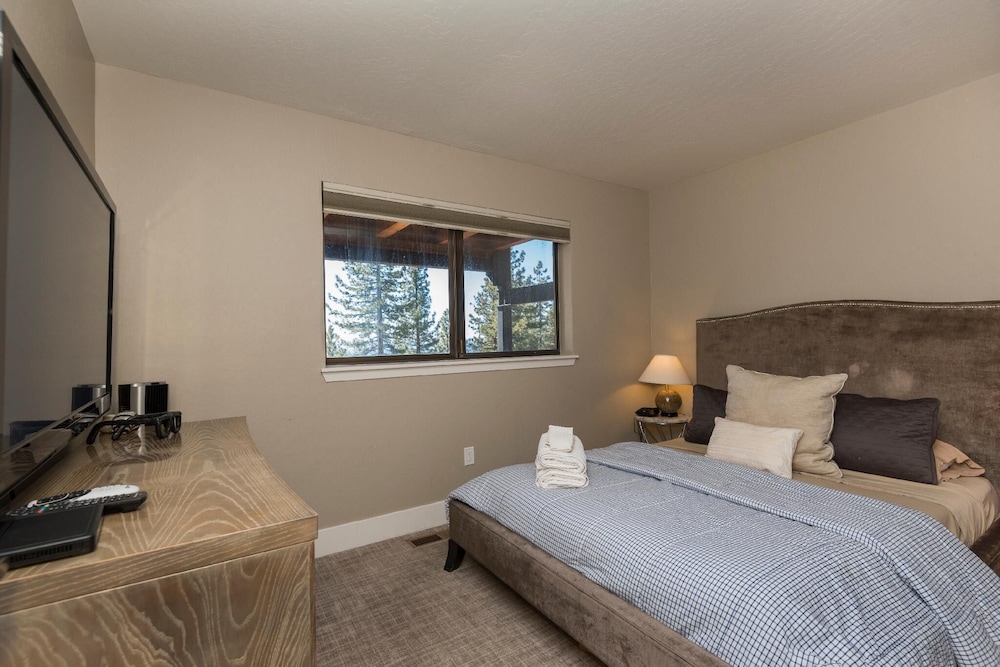Private High Quality Home W/ Breathtaking Peak Lake Views - Carson City, NV