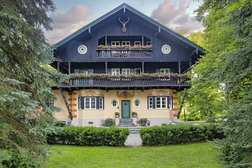 Villa Zollhaus Bed & Breakfast - Buchloe
