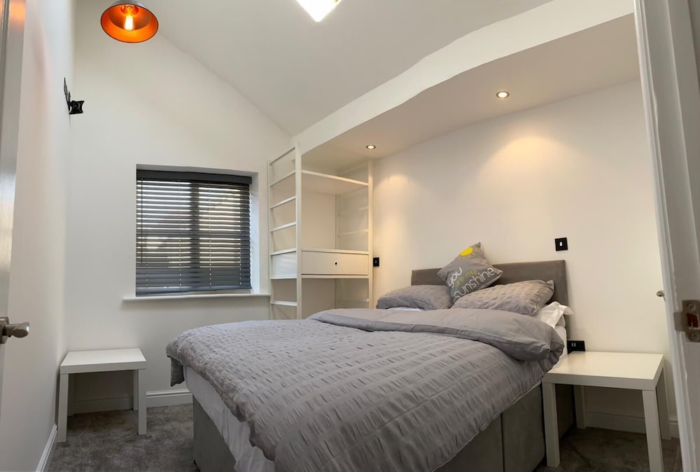 New Modern 1 Bedroom Apartment - Blue Reef Aquarium Portsmouth