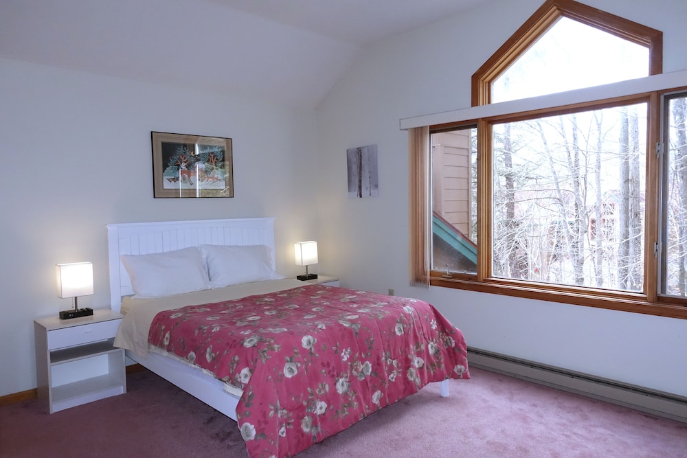 Luxury Resort 3-bed 3-bath Townhouse Sleeps 8 - New Hampshire