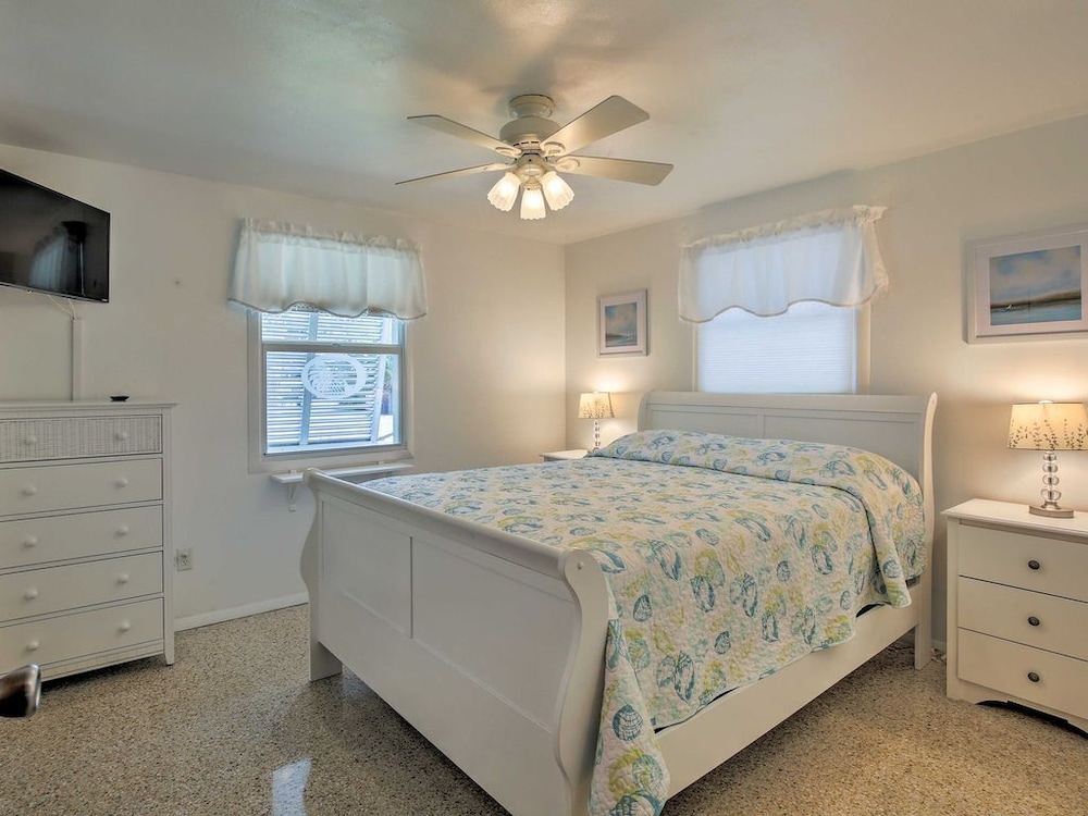 Rita's Cottage By The Beach - Steps To Ocean! - Indian Rocks Beach