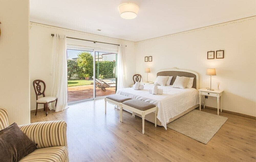 Traditional Aroeira Villa | Villa Goreti | 4 Bedrooms | Quiet Area | Private Pool - Amora
