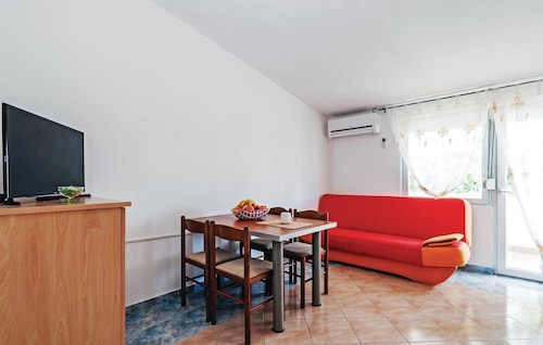 These Four Beautiful And Comfortable Apartments Are Located On The Golden Island Of Vir. - Vir