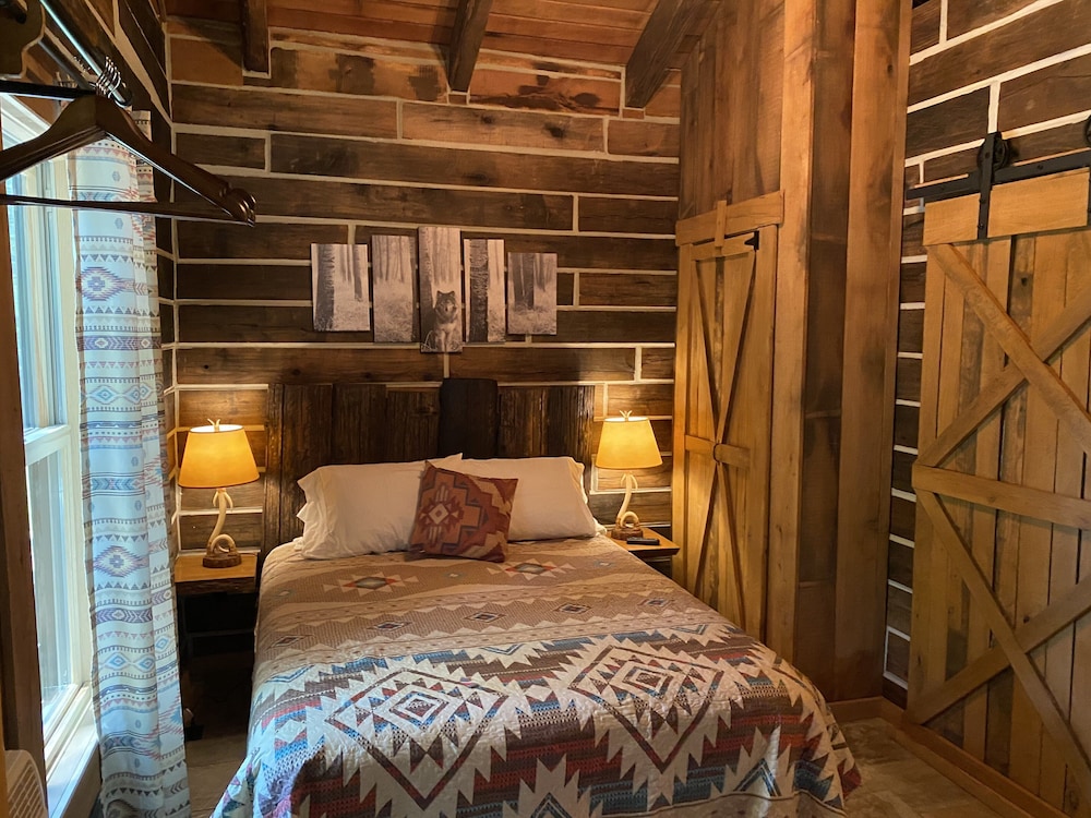 Our 2nd Luxury Cabin Shares Native American Charm & Contemporary Comfort - Illinois