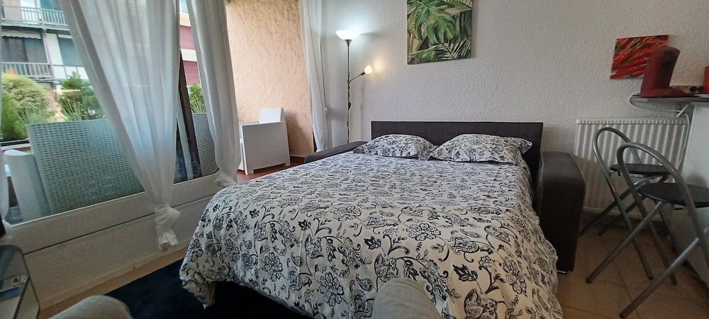 Hendaye Plage, Comfortable Studio Rental For 4 People, 150 From The Beach, Basque Coast - オンダリビア