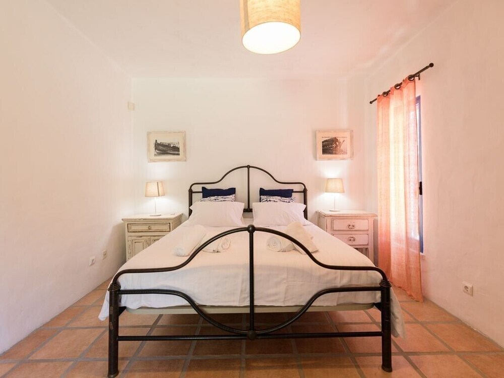 Beautiful Aroeira Villa | 6 Bedrooms | Villa Bambu | Pool Table | Perfect For Families - アモーラ