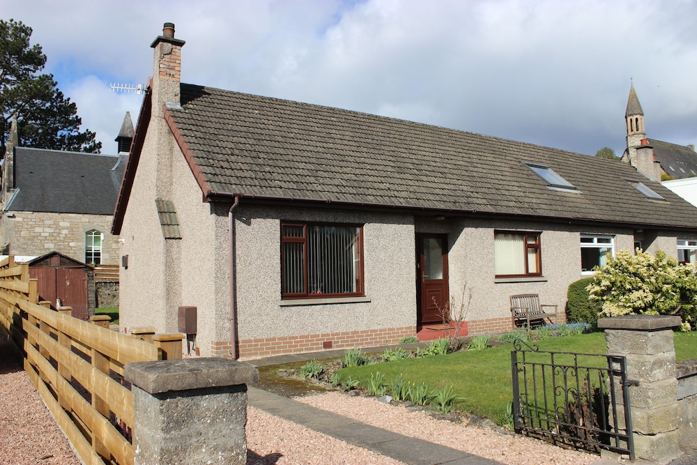 Newholme Self-catering Bungalow - Pitlochry