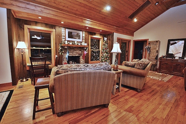 Your Home For The Holidays - Our Mountain Oasis - Single Story - Pet Friendly - Gorges State Park, Sapphire