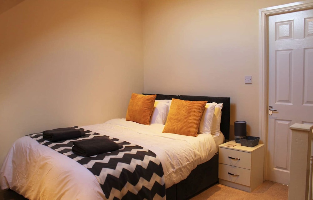 D's Place Close To J30/j31 On M1 - Free Parking - Spacious - Chesterfield