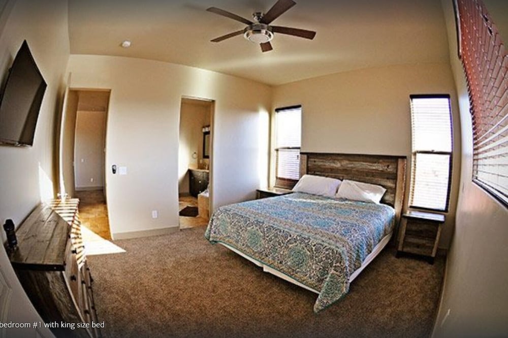 Lake Powell's Newest Built Vrbo Home In Page. 4 Bedrooms 3 Bath W/50 Ft Garage! - Lake Powell