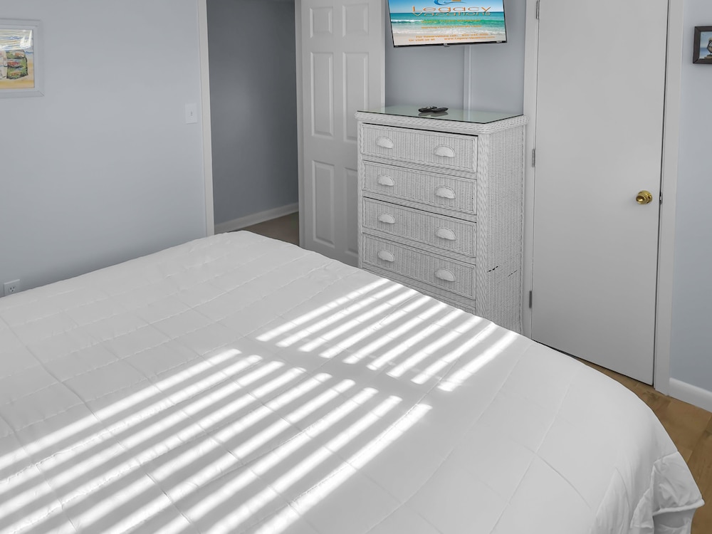 Cozy Upstairs 1 Bed Beachfront Condo - Romantic Getaway! - Mary Esther, FL