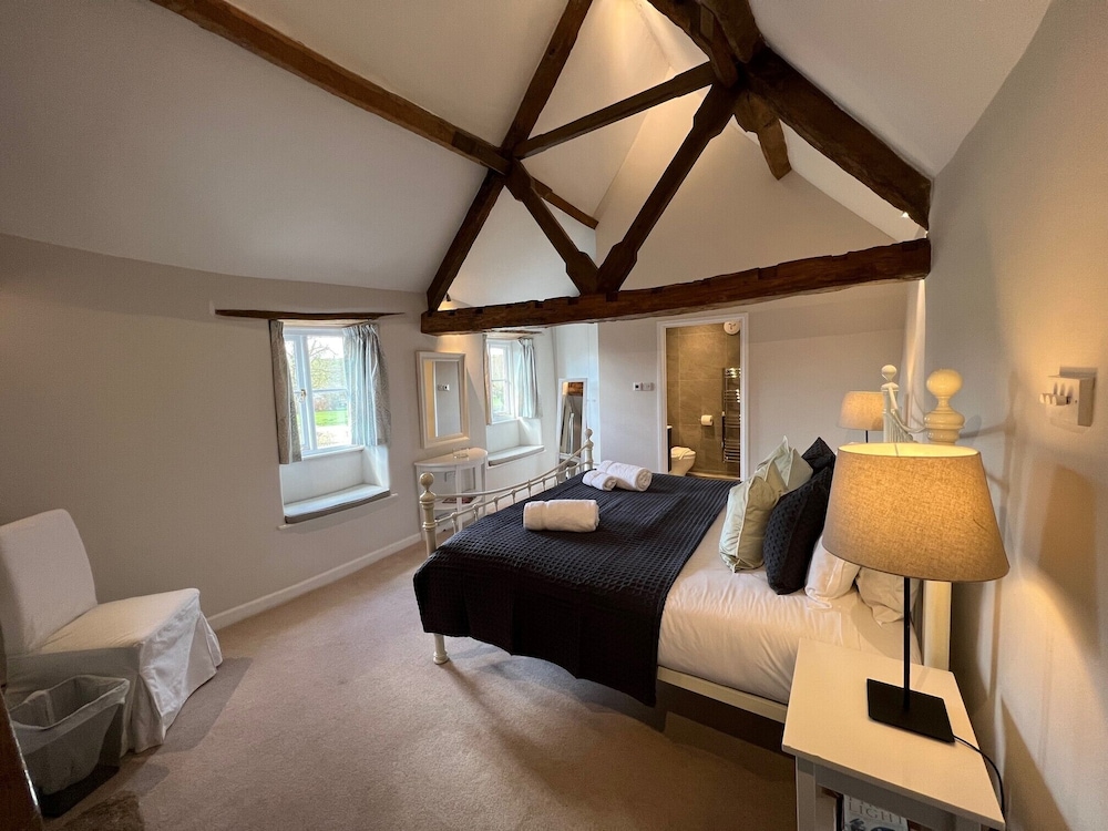 This Stunning 6 Bedroom Cotswold Barn Is The Ideal Country Getaway. Sleeps 11-14 - Burford, UK