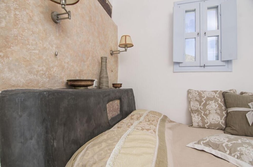 W Villa Kallistrias - A Wonderful Courtyard Suite - Santorini