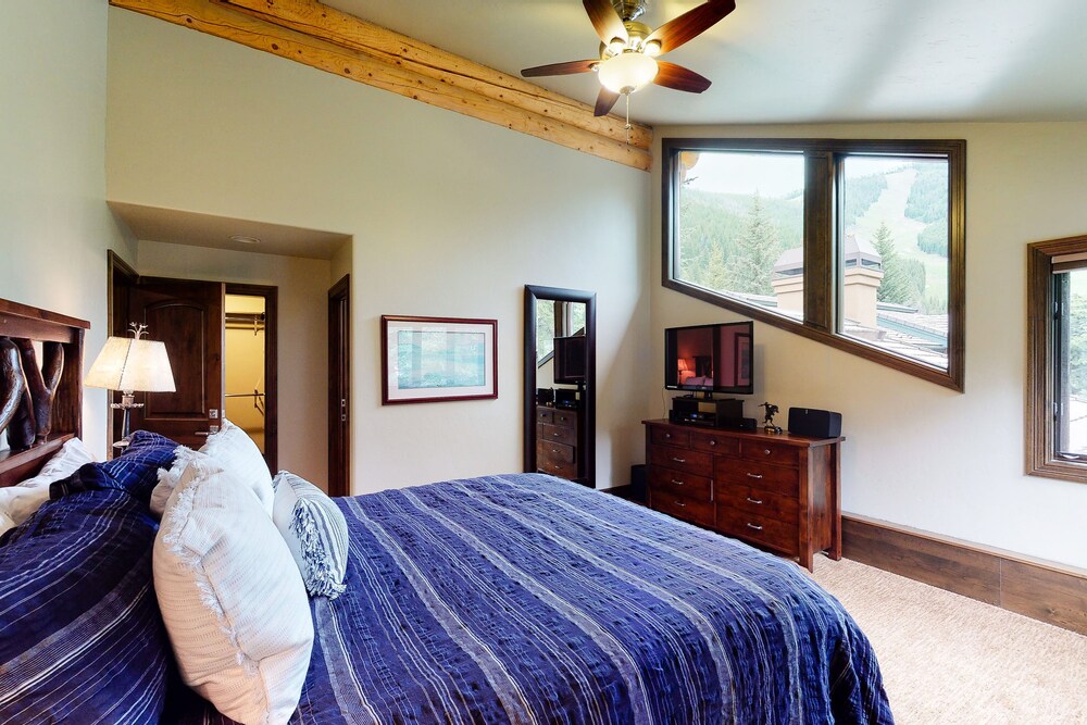 New Listing! Ski-in/ski-out Chalet W/ A Full Kitchen, Fireplace, Furnished Deck - Sun Valley, ID